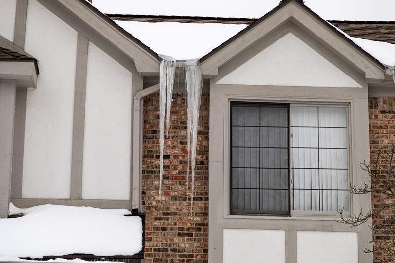 ice dams forming in winter in toledo ohio