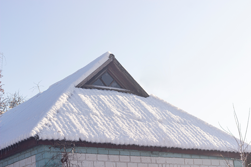 snow covered roof in toledo winter